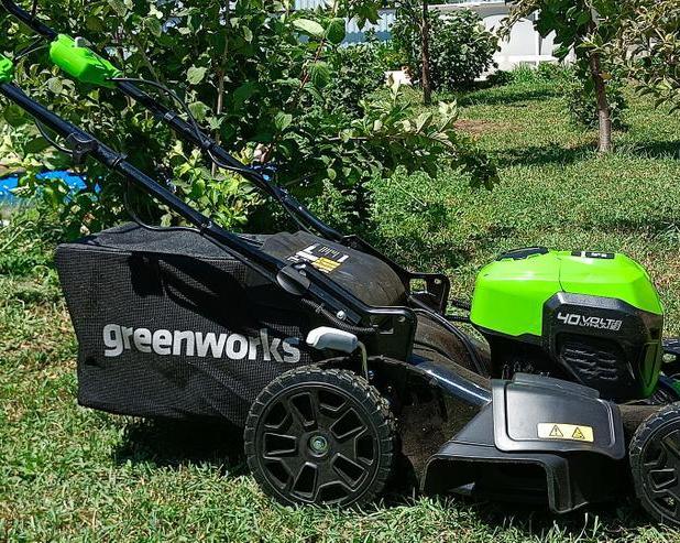 Обзор аккумуляторной самоходной газонокосилки Greenworks GD40LM46SP: всеобщая электрификация или круче только робот
